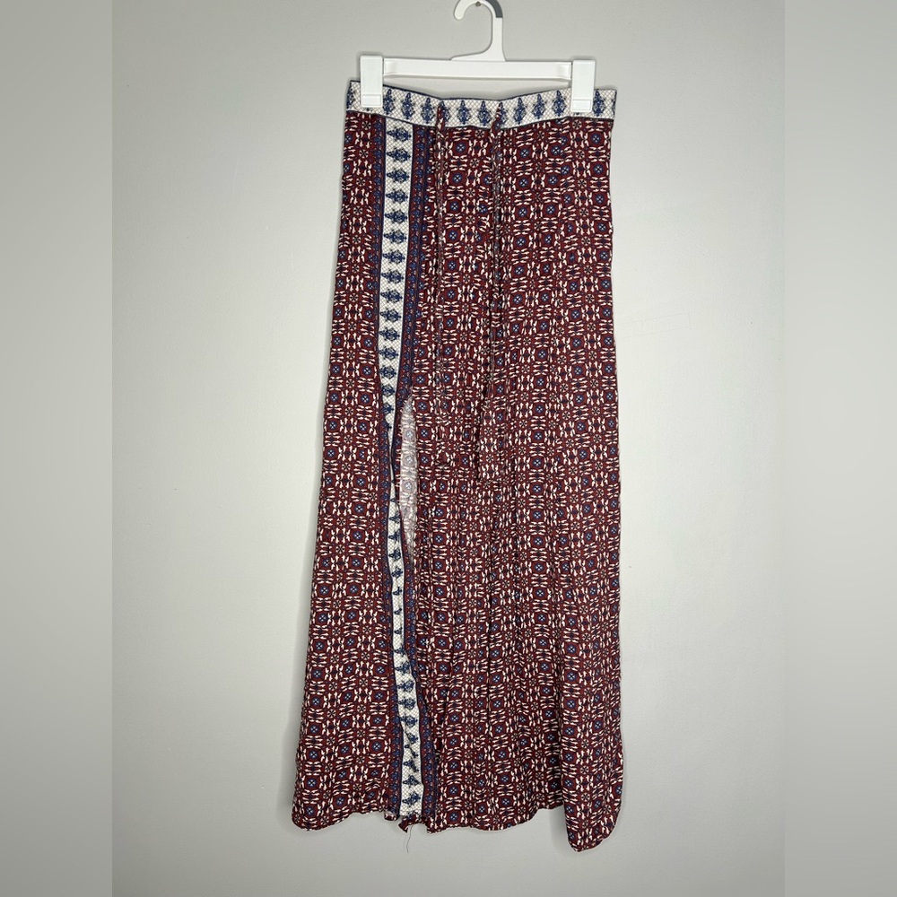 Gorgeous midi skirt with slit